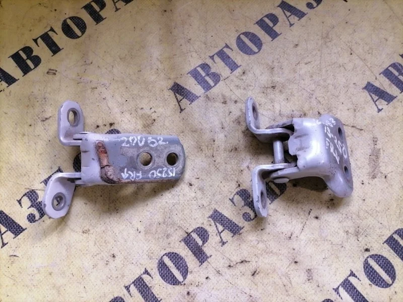 Петля двери LEXUS IS250 2005-2013 6871012151