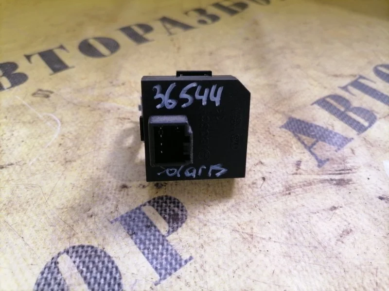 Блок электронный Hyundai Solaris 2010-2017 2015 954202L700 СЕДАН 1.4 G4FA 107Л/С