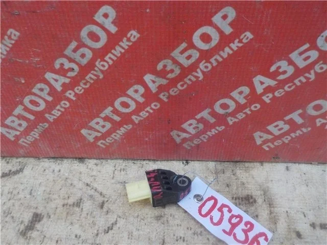 Датчик удара Toyota RAV 4 2006-2013 8983142010 XA30, передний правый