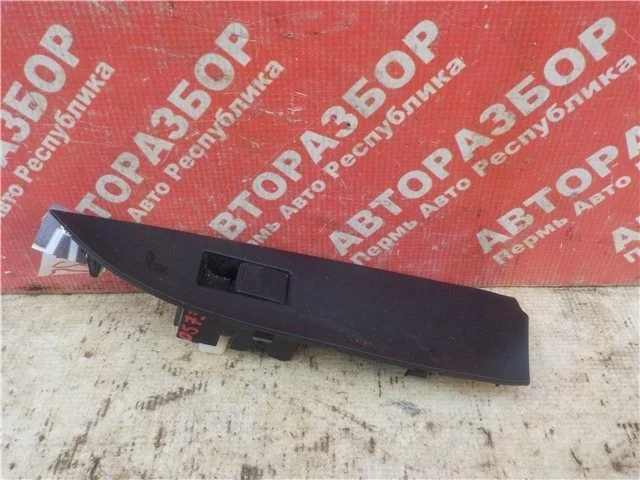 Кнопка управления стеклоподьемниками Toyota RAV 4 2006-2013 8481052030, задняя левая