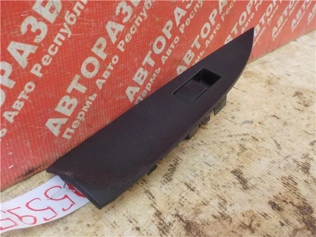 Кнопка управления стеклоподьемниками Toyota RAV 4 2006-2013 8481052030, задняя левая