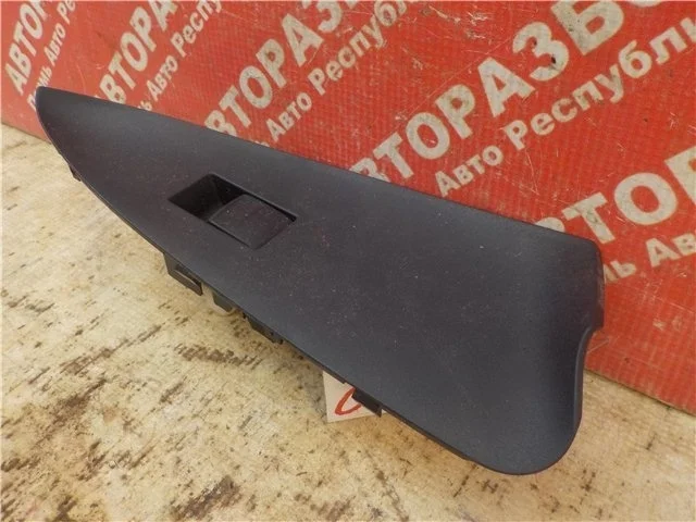 Кнопка управления стеклоподьемниками Toyota RAV 4 2006-2013 8481052030, передняя правая