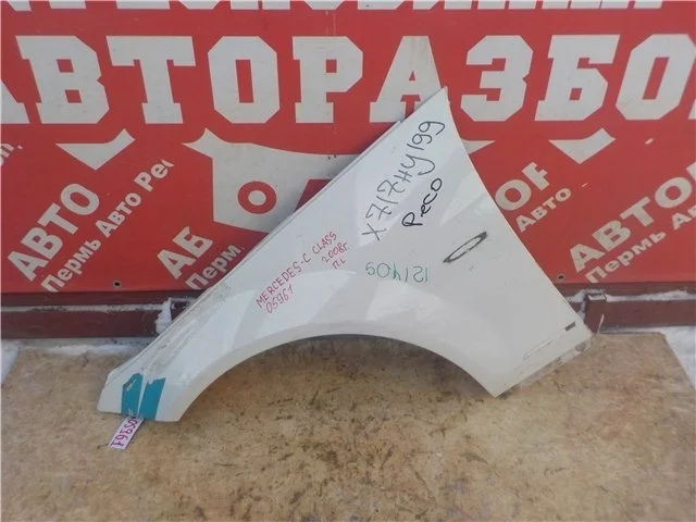 Крыло Mercedes-Benz C-class 2007-2015 A2048801318 W204, переднее левое