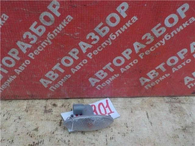 Повторитель поворота Toyota Rav 4 2006-2013 817300D032, передний левый