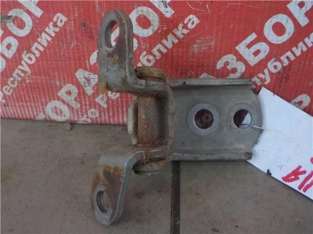 Петля двери верхняя Nissan Sunny 2002 824213J100 N16 QG15DE, передняя левая