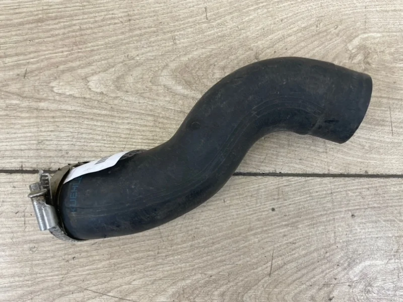 Патрубок интеркулера VW Touareg 2 2010-2018 7P