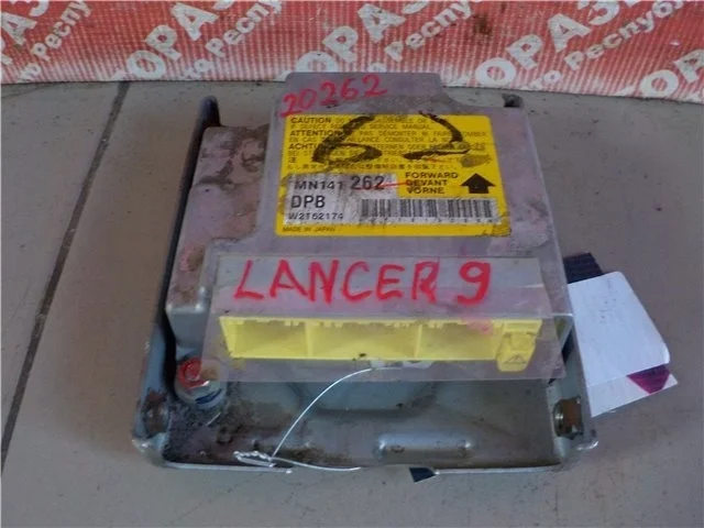 Блок управления подушками безопасности Mitsubishi Lancer 2007 MN141262 S82 4G18