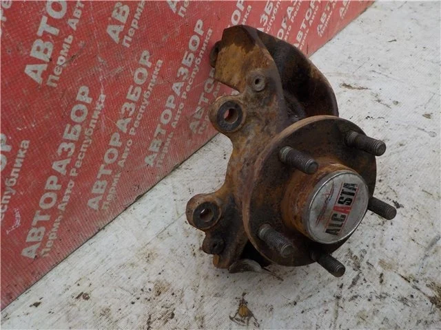 Кулак поворотный Ford Focus 2 2005-2011 3M513K171BH, передний левый