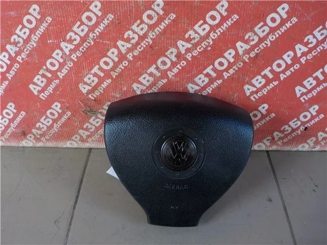 Подушка безопасности водителя Volkswagen Golf 2008 1K0880201CA PLUS BSE707066