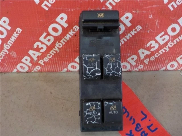 Блок управления стеклоподъемниками Kia Ceed 2011 935701H120 ED G4FC, передний левый