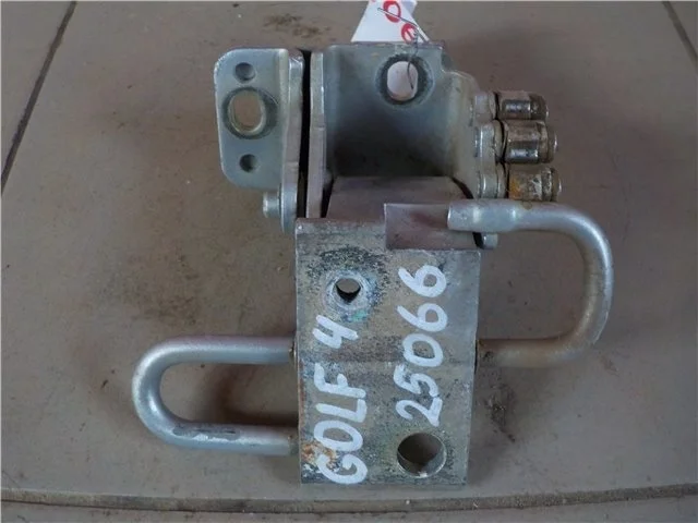 Петля двери нижняя Volkswagen Golf 2001 4B0831412B MK4 AZJ, передняя правая