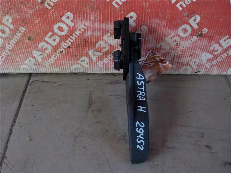 Ручка капота Opel Astra-H 2007 218186591 ХЭТЧБЕК Z20LER