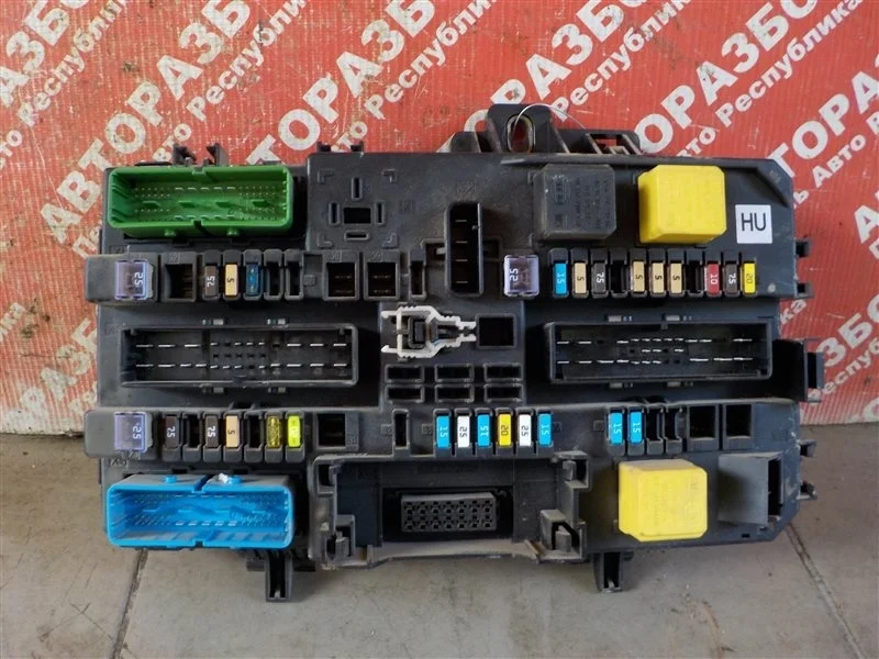 Блок предохранителеей Opel Astra-H 2007 13220832 ХЭТЧБЕК Z20LER