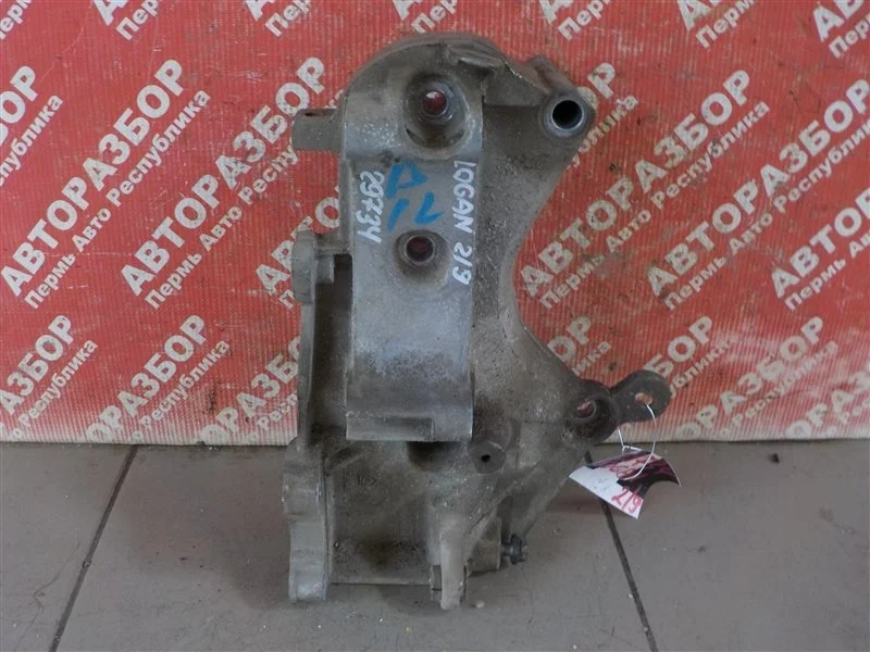 Кронштейн генератора Renault Logan 2018 8200849813 L8MV K7M812