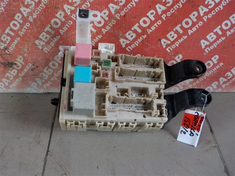Блок предохранителей Toyota Corolla 2010 8273012390 ADE150 1ZRFE 0748912