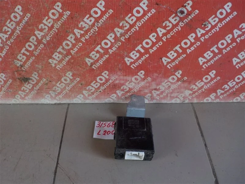 Блок управления стеклоподьемниками Mitsubishi l200 2006-2016 KB, задний