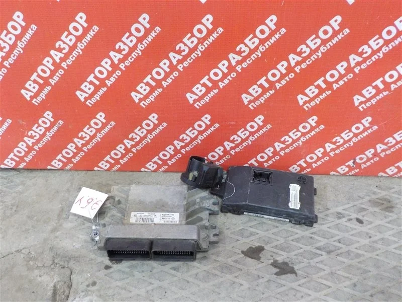 Блок управления двигателем Renault Logan 2011 8200483732 LS12 K7JA710