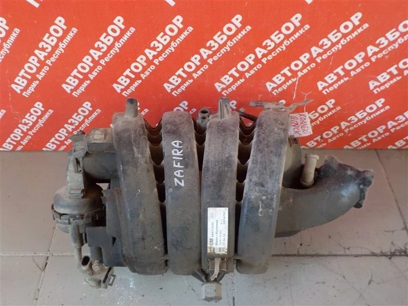 Коллектор впускной Opel Zafira 2011 55571532 B Z18XER