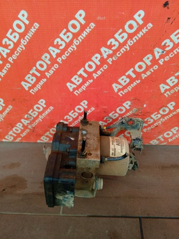Блок abs Hyundai solaris 2014 589204L100 G4FC