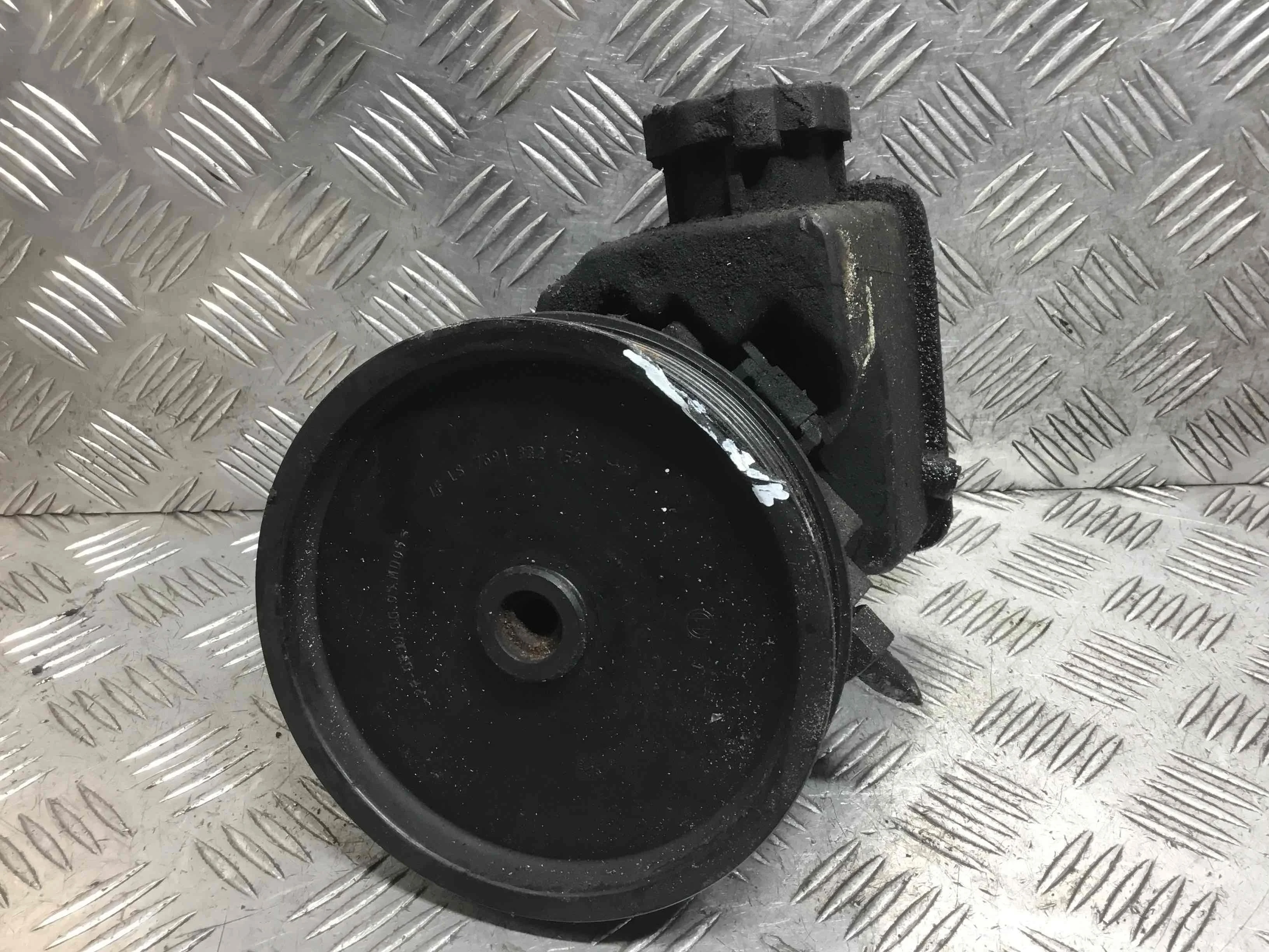 Насос гидроусилителя руля Mercedes E-klasse E-klasse (W211) 2002 - 2009 дизель 2.2 CDI Автомат Седан