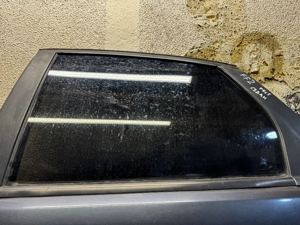 Стекло двери задней левой на Ford Focus 2 рест