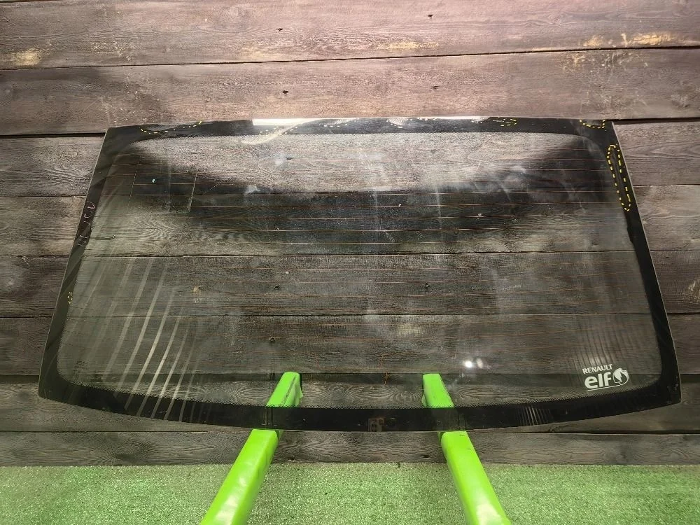 Стекло заднее Renault Logan