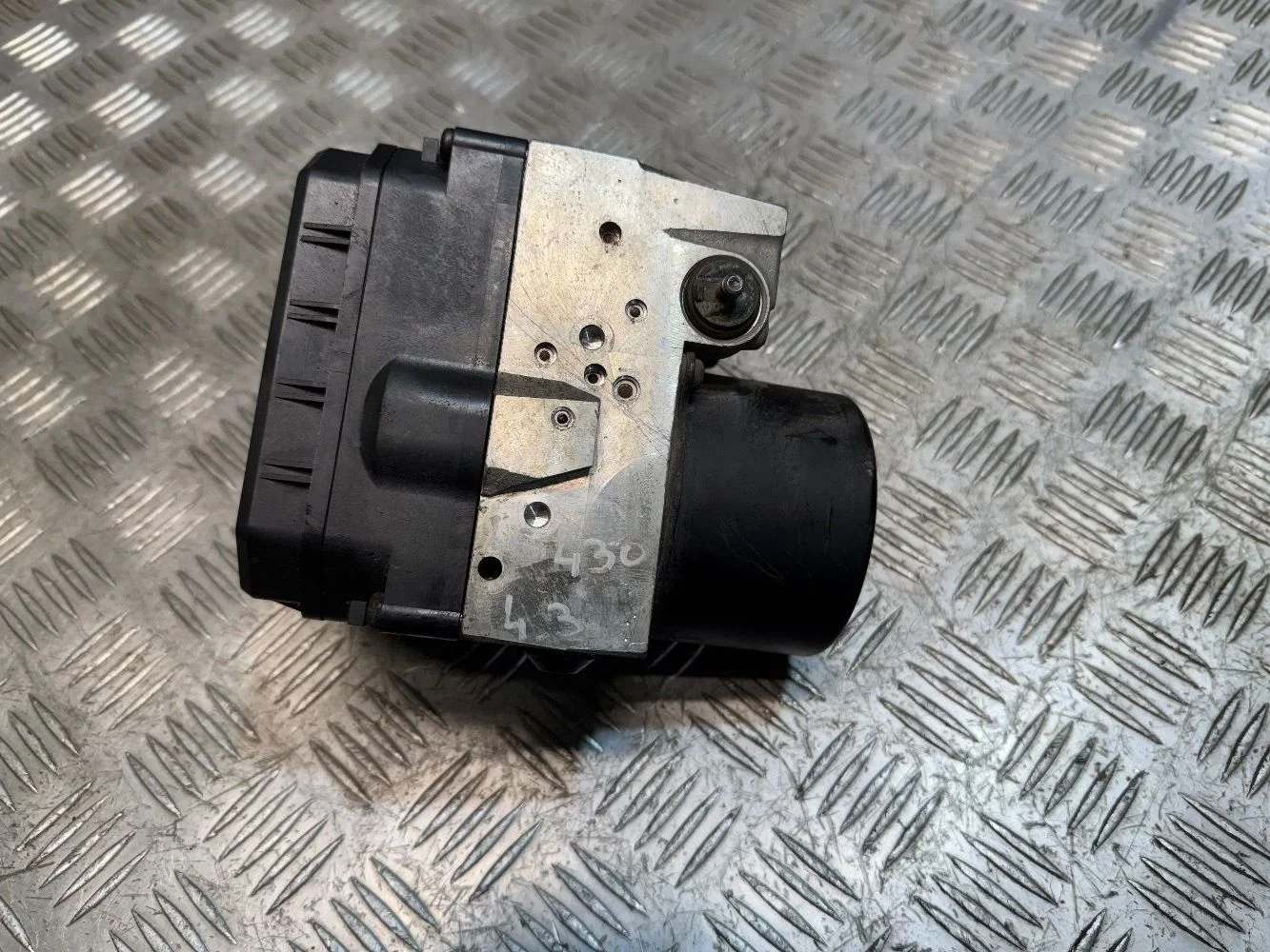 Блок ABS Lexus ls 430 рестайлинг левый руль