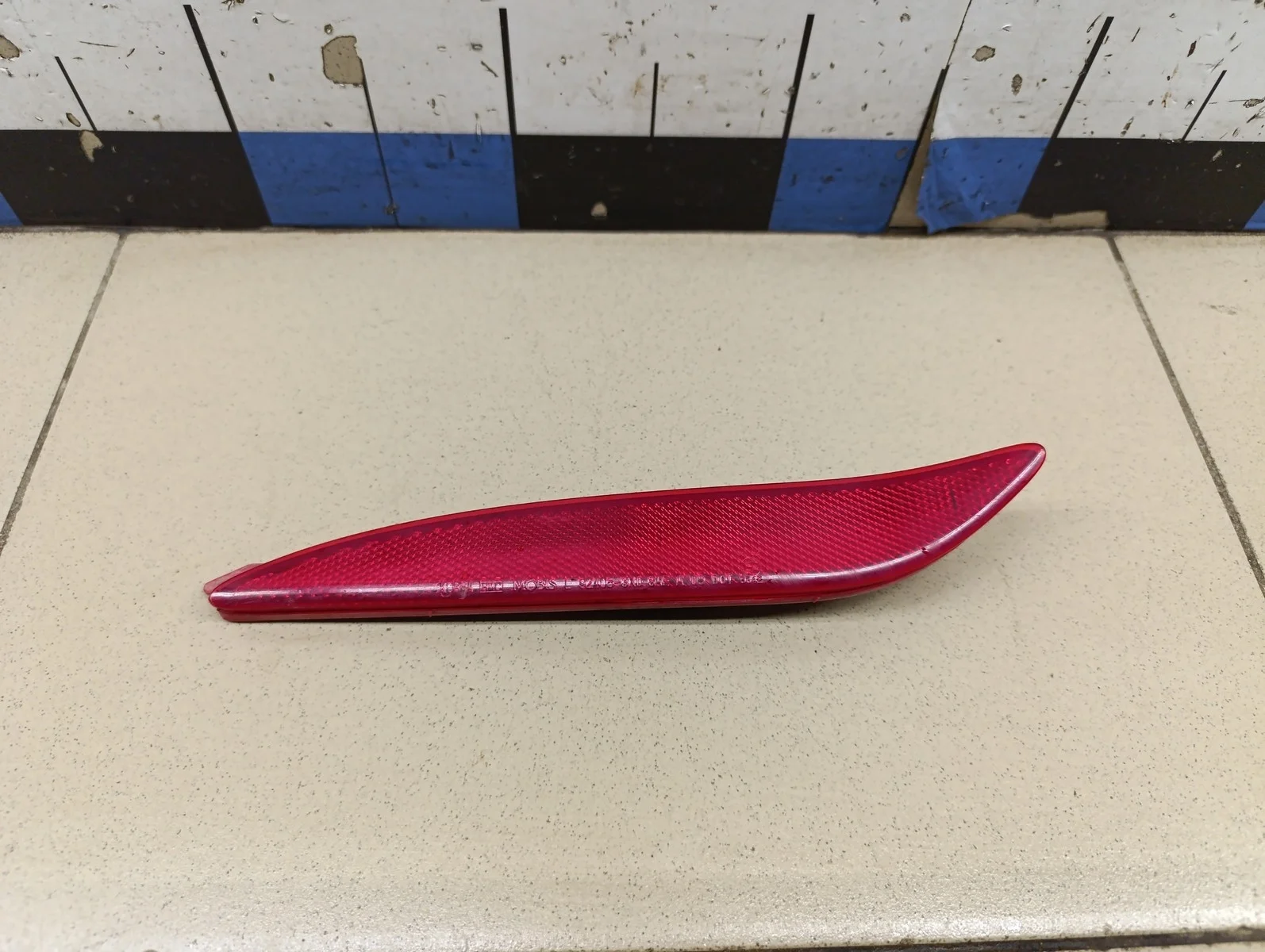 Отражатель в бампер задний левый Elantra 2011-2016