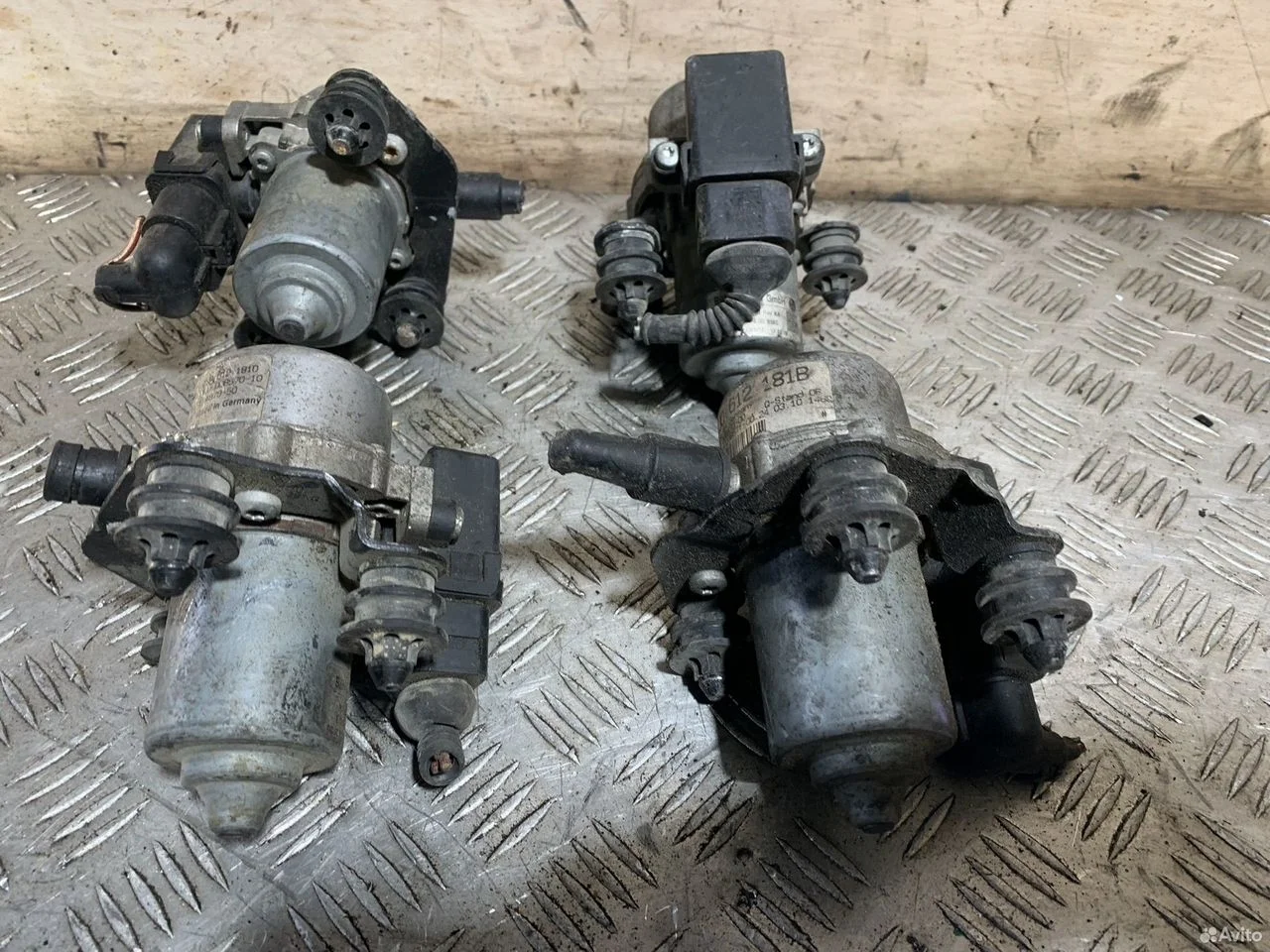 Ваакумный насос тормозов 1j0612181b vw skoda