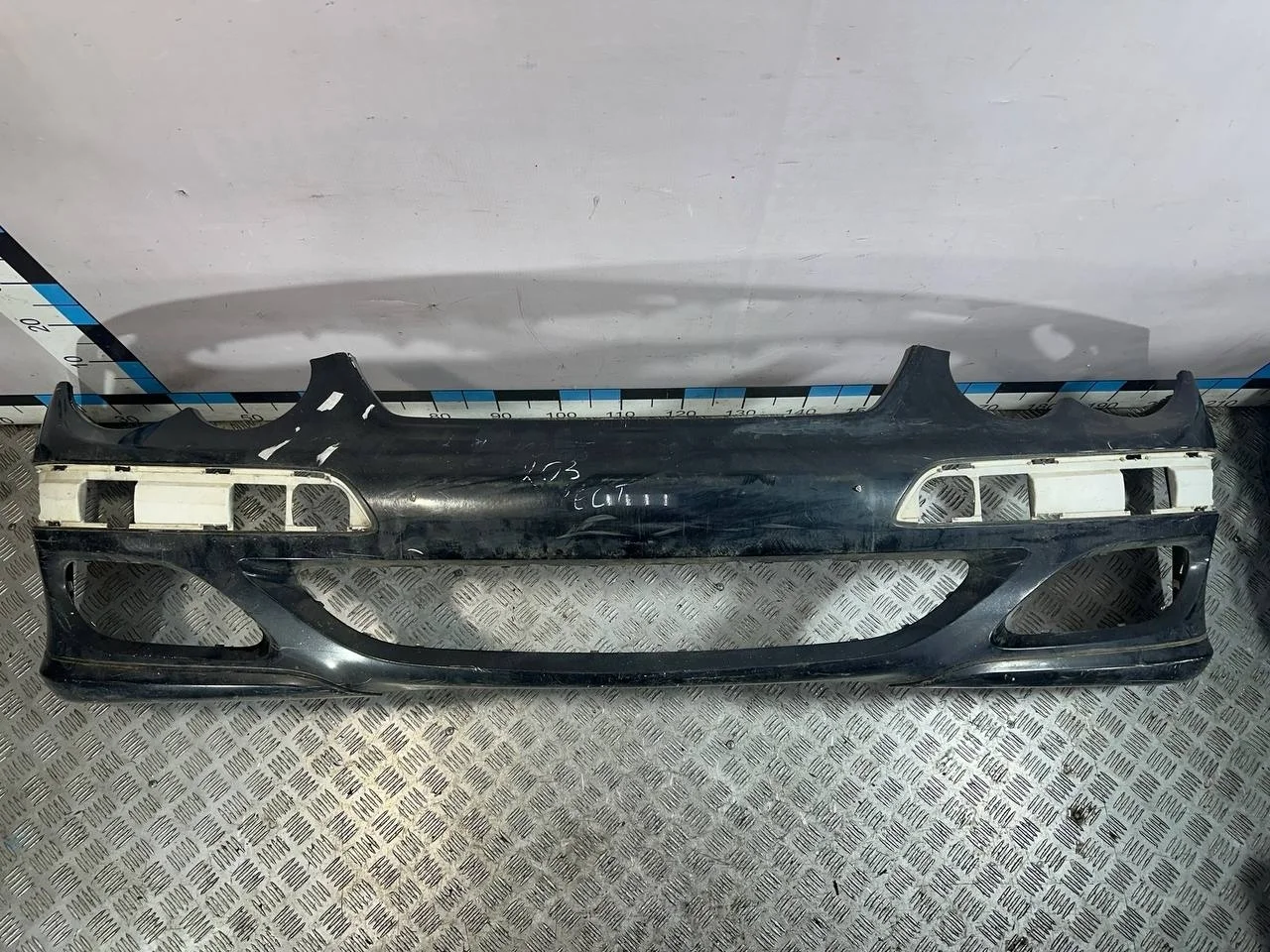 [Б/У] Бампер передний Mercedes Benz W203 - трещина в верхней части [Незначительные дефекты] [Код: 00287936 ]