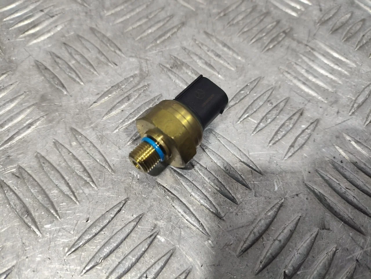 [Б/У] Датчик давления топлива [Код: 00581237 ]