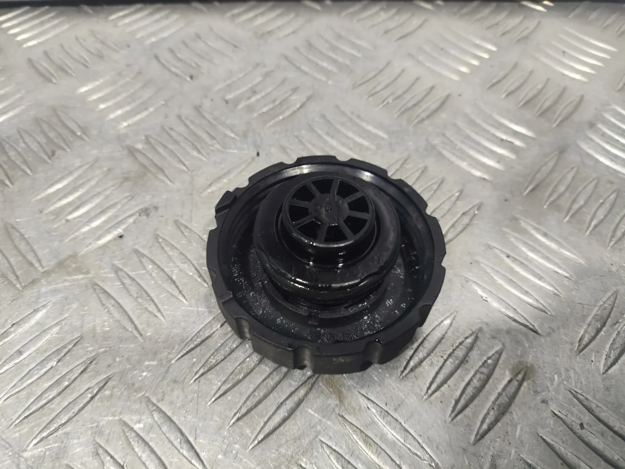 [Б/У] Крышка расширительного бачка MB [Код: 00579447 ]