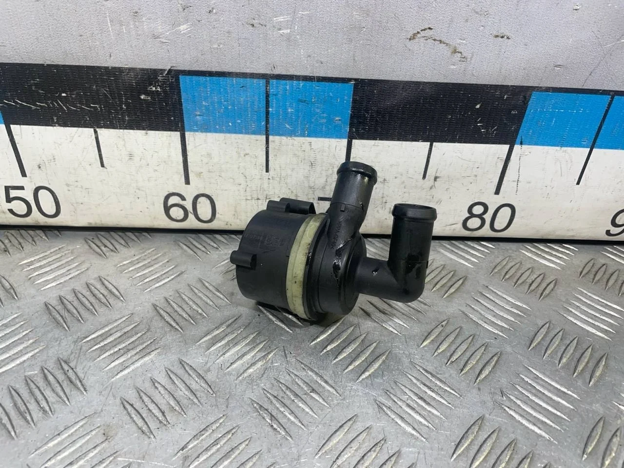 [Б/У] Дополнительный насос охлаждающей жидкости [Код: 00578564 ]