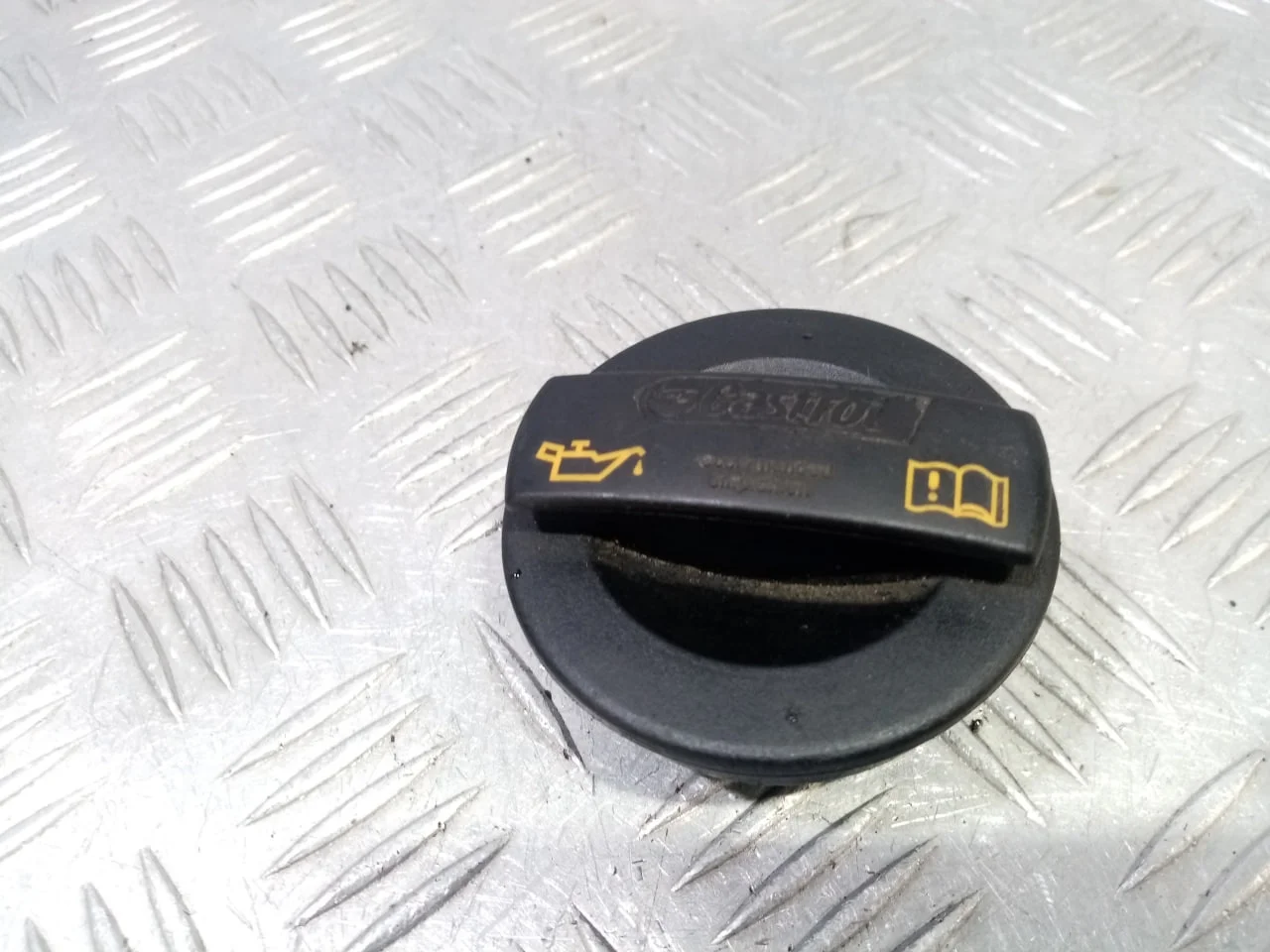 [Б/У] Крышка маслозаливной горловины [Код: 00581104 ]