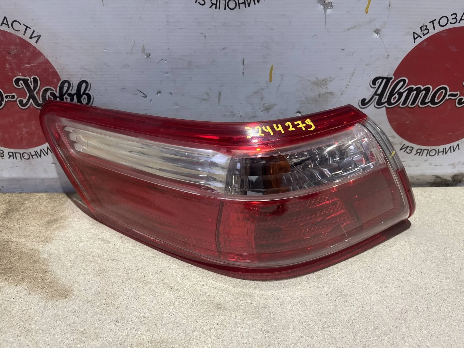 Фонарь задний левый Toyota Camry ACV40
