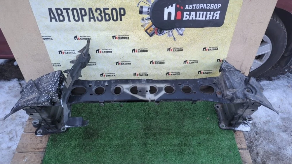 Усилитель бампера Ford Focus 2012 2439074 3, передний