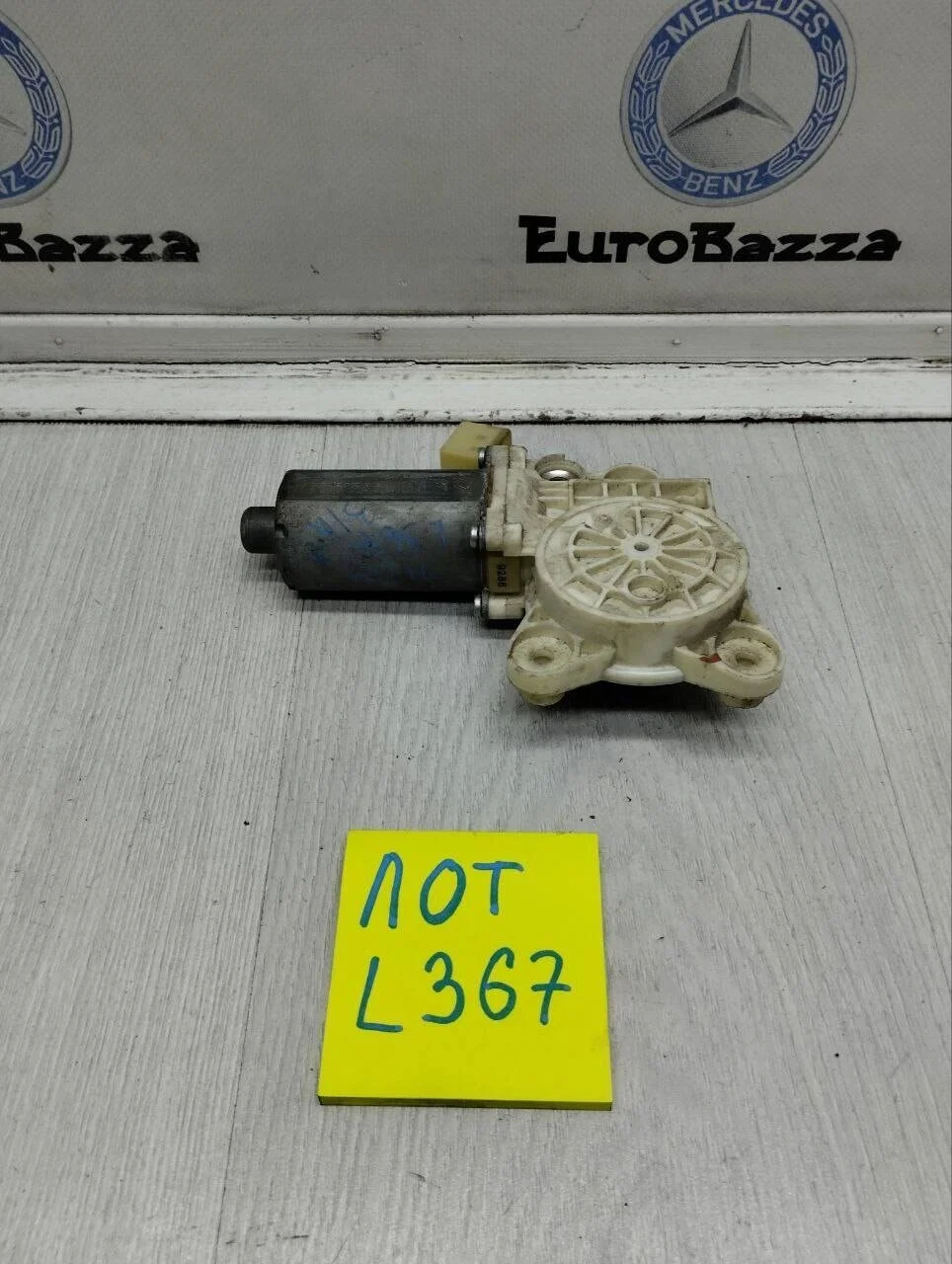 Моторчик стеклоподъемника передний Mercedes W219