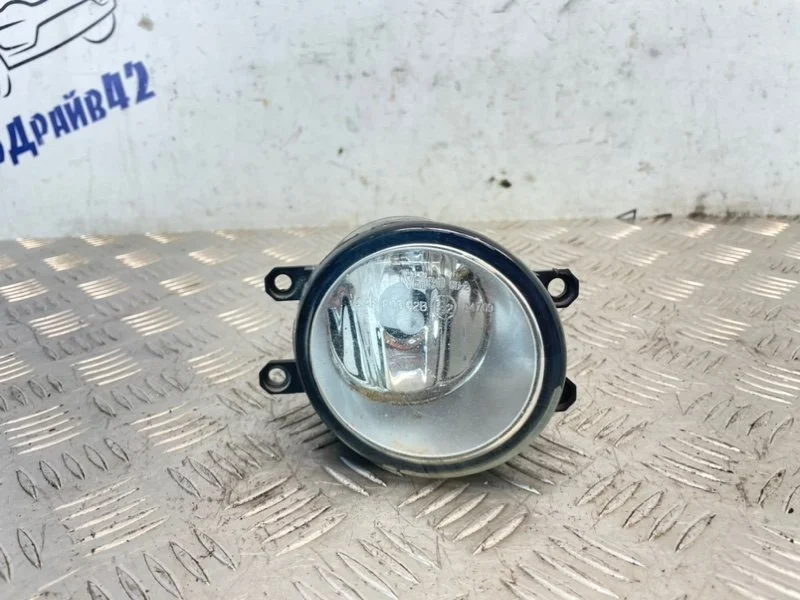 Фара противотуманная toyota corolla 2006 ZRE151L 1ZRFE