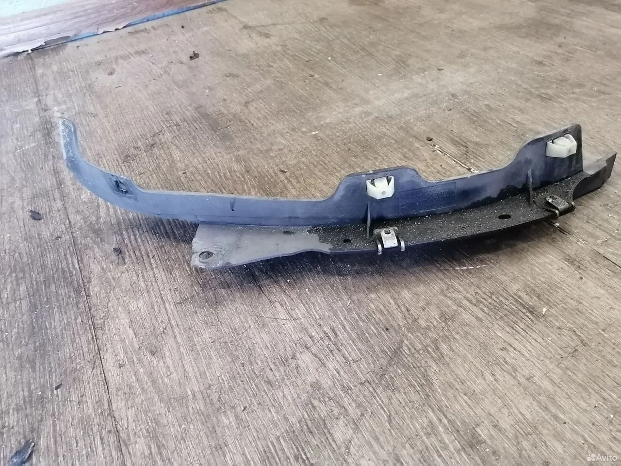 Брызговик передний правый audi a5 8t