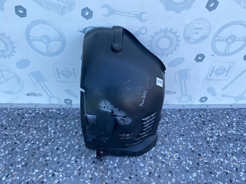 Подкрылок передний правый передняя часть Mercedes-benz 2008 W211