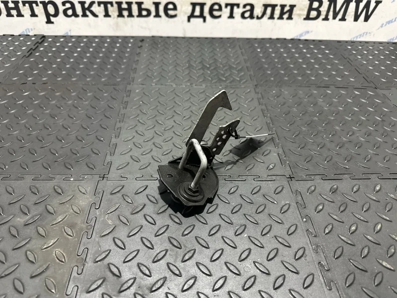 Крюк замка капота BMW 535i 51237183764 F07 N55B30A, правый