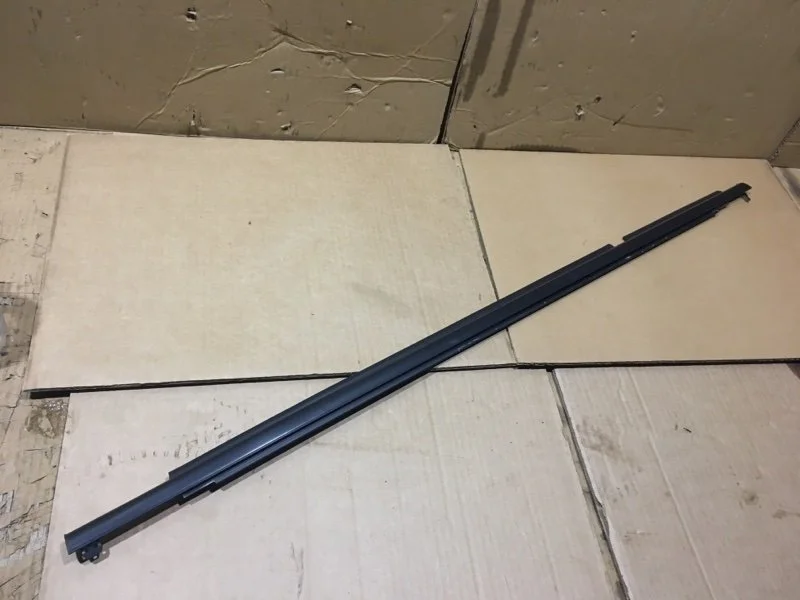 Молдинг стекла наруж зад лев Toyota Land Cruiser 2011 7574060050 URJ200 1VD-FTV 4.5