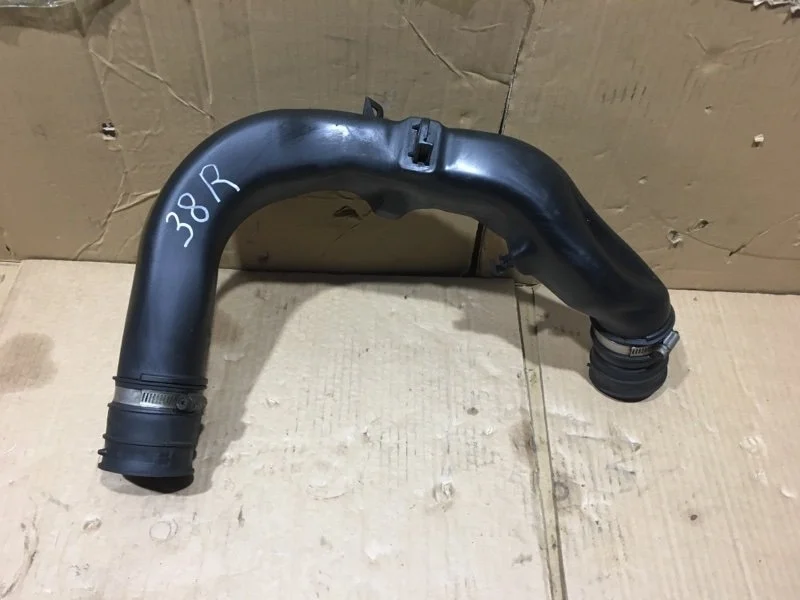 Патрубок воздушного фильтра Toyota Land Cruiser 2011 1787751020 URJ200 1VD-FTV 4.5, левый