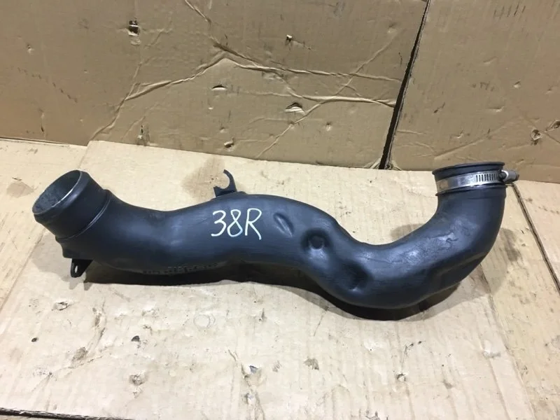 Патрубок воздушного фильтра Toyota Land Cruiser 2011 1787551020 URJ200 1VD-FTV 4.5, правый