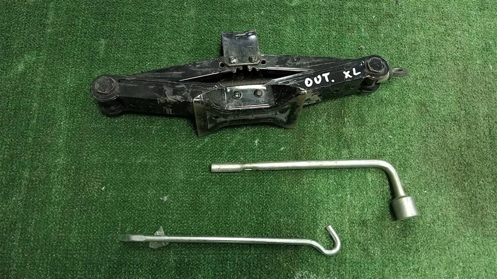 Б.у. домкрат MITSUBISHI OUTLANDER XL CW4W MITSUBISHI OUTLANDER XL CW4W