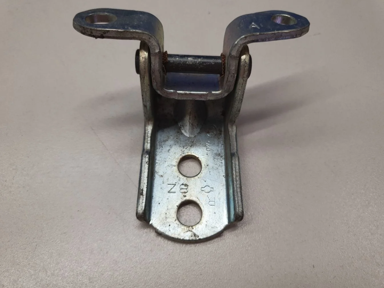 Петля двери для Nissan Almera G15 2012-2018