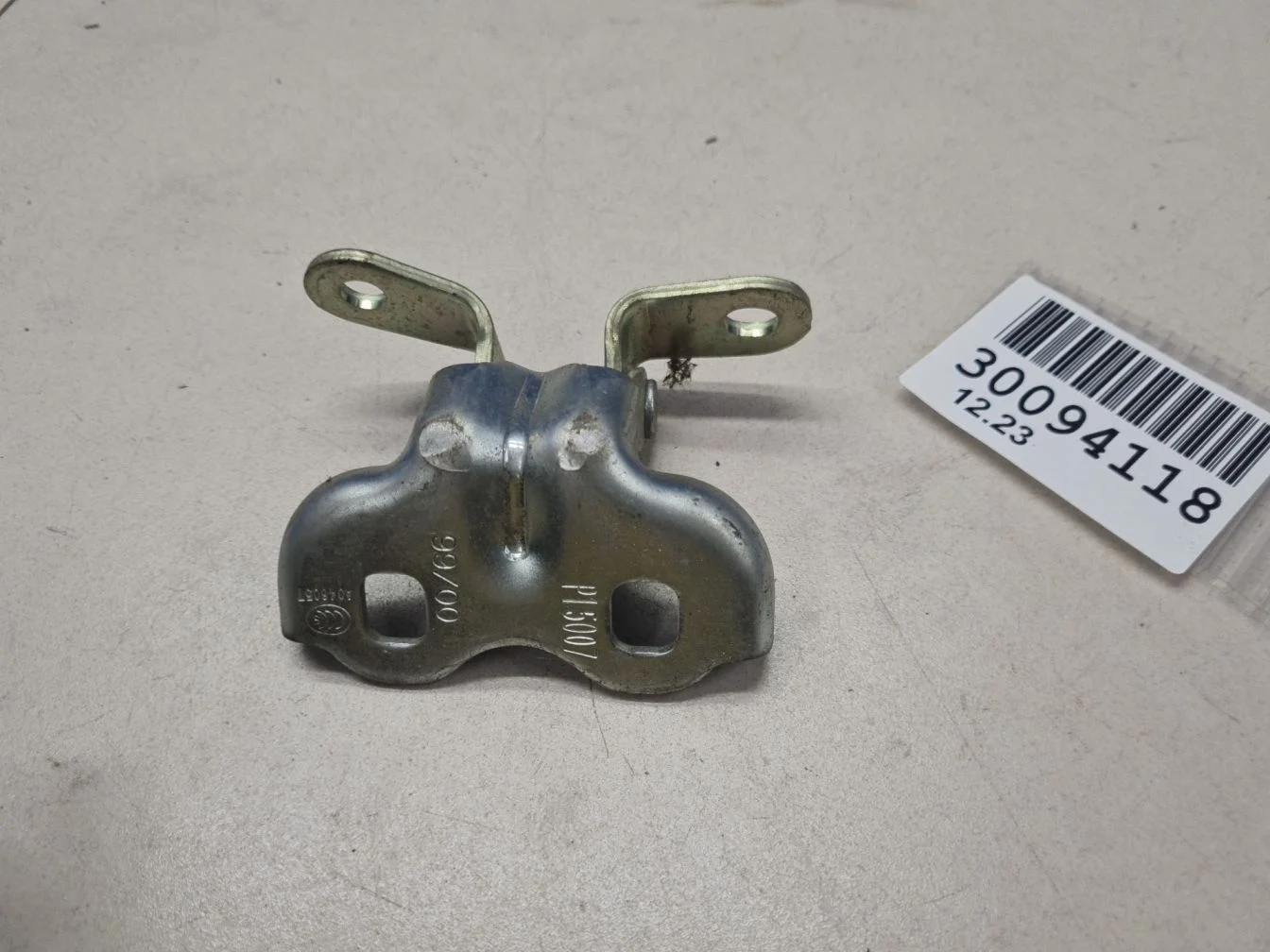 Петля двери передней левой нижняя для Chevrolet Cobalt 2011-2016