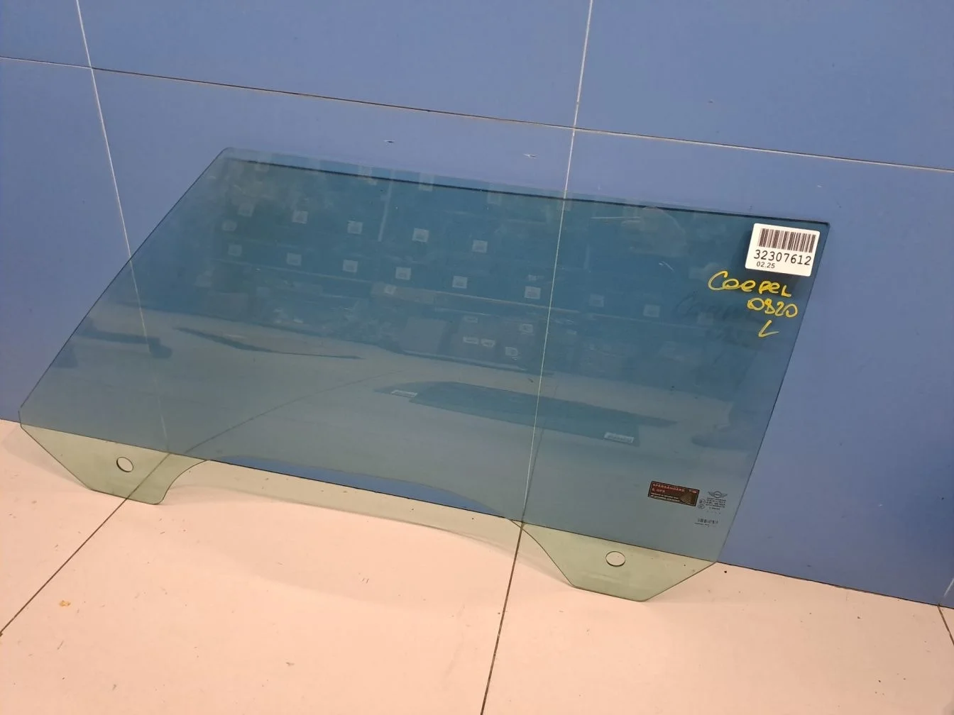 Стекло двери передней левой для Mini Clubman R55 2007-2014