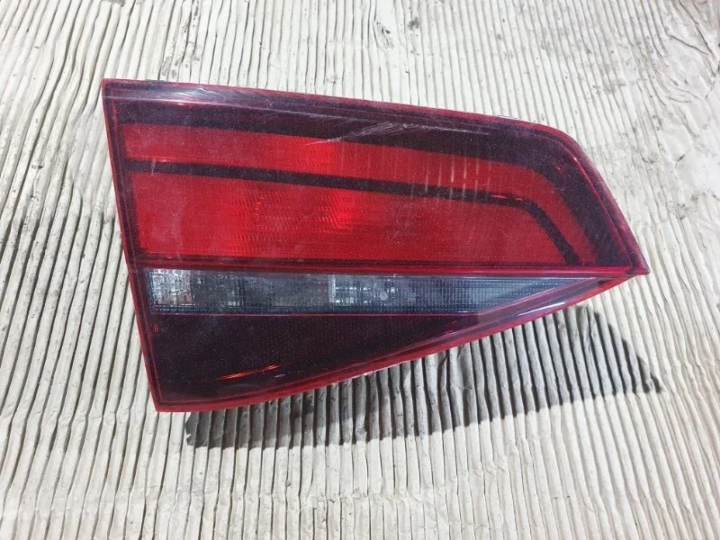 Фонарь в крышку багажника Volkswagen Jetta 2014-2019 6 седан