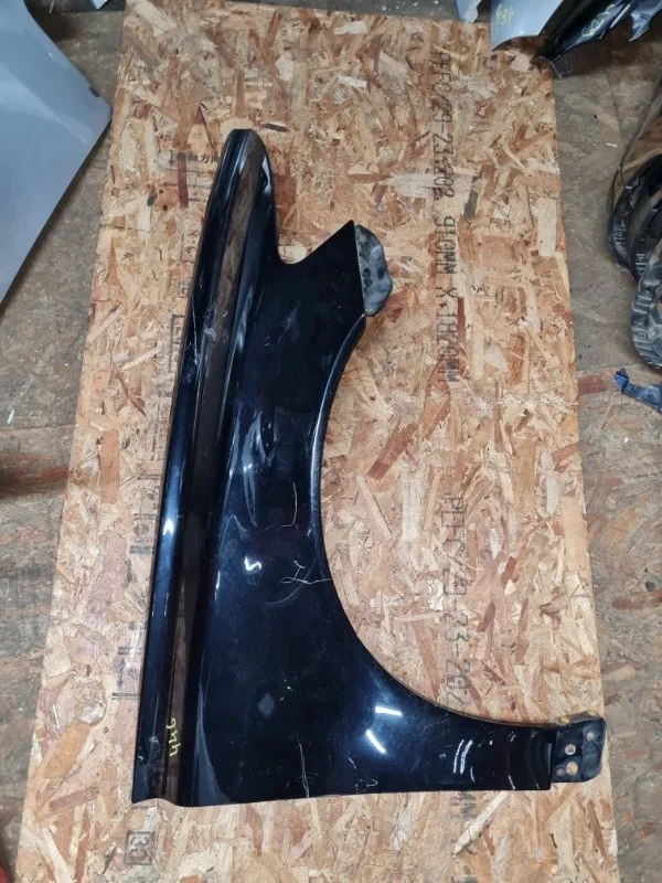 Крыло Volvo V50 2010 MW